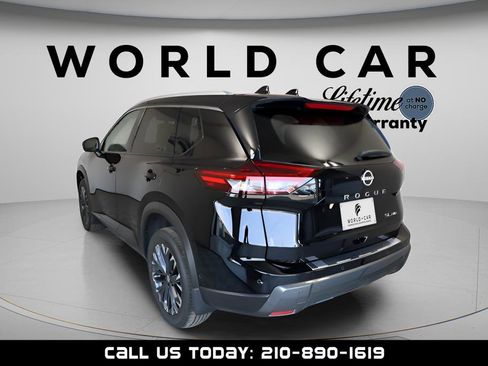 Used 2025 Nissan Rogue SL AWD/4WD image 5