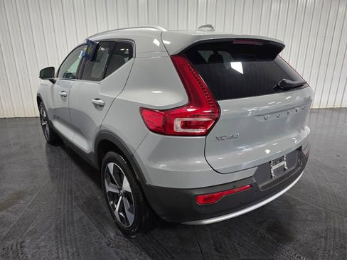 Used 2024 Volvo XC40 B5 Plus AWD/4WD image 3