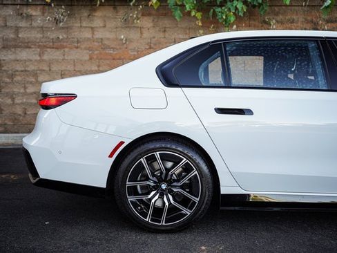 Used 2023 BMW i7 xDrive60 image 10