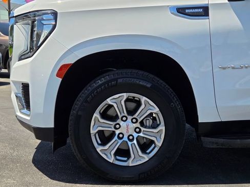 Used 2023 GMC Yukon XL SLE w/ Gmc Pro Safety Plus Package RWD image 8