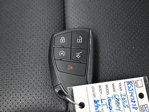 Used 2025 Chevrolet Traverse LT FWD image 28