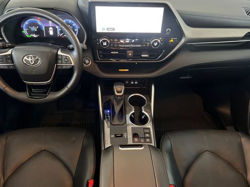 Used 2023 Toyota Highlander Limited image 12