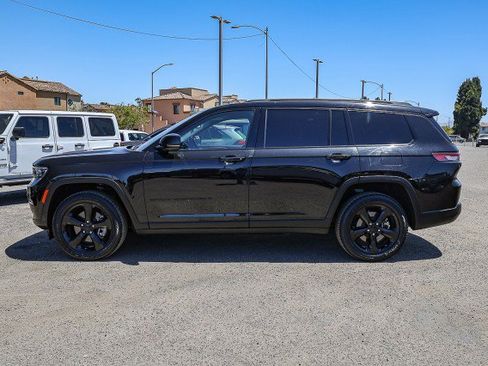 Used 2022 Jeep Grand Cherokee L Limited w/ Black Appearance Package RWD image 7