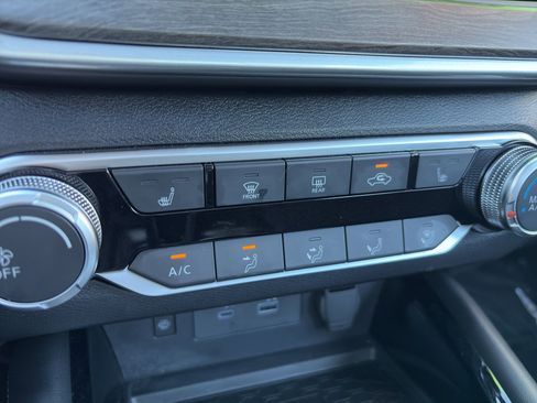 Used 2024 Nissan Altima 2.5 SV w/ SV Premium Package image 18