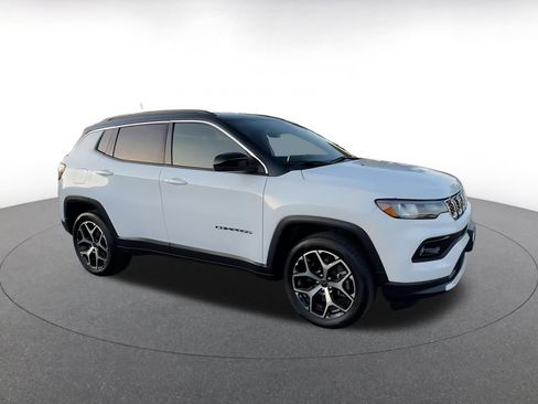 Used 2025 Jeep Compass Limited image 2