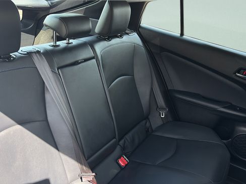 Used 2016 Toyota Prius Three Touring FWD image 17
