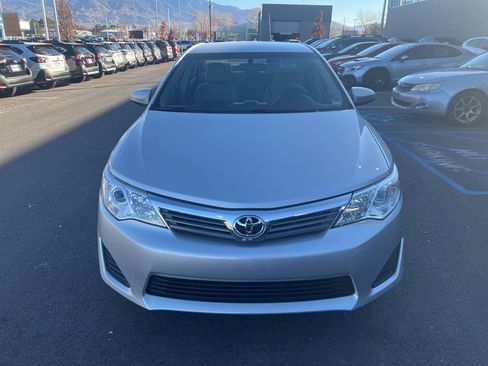 Used 2012 Toyota Camry LE image 2