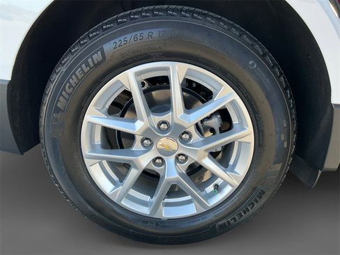 Used 2022 Chevrolet Equinox LT w/ Driver Convenience Package image 10