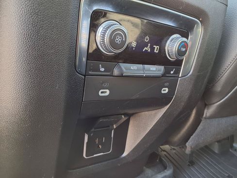 Used 2024 GMC Yukon XL Denali AWD/4WD image 31