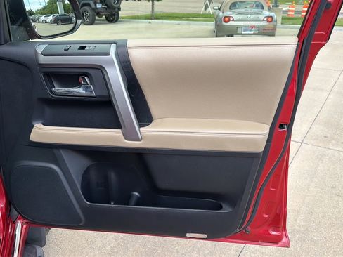 Used 2015 Toyota 4Runner Limited AWD/4WD image 74