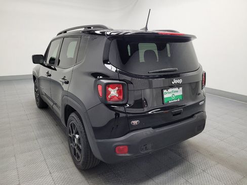 Used 2021 Jeep Renegade Latitude FWD image 5