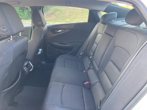 Used 2018 Chevrolet Malibu LT FWD image 4
