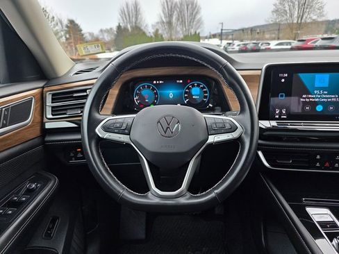Used 2025 Volkswagen Atlas SE image 26