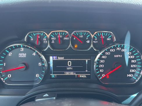 Used 2017 Chevrolet Suburban LS RWD image 24