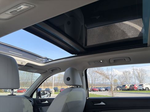 Used 2021 Volkswagen Tiguan SE image 26