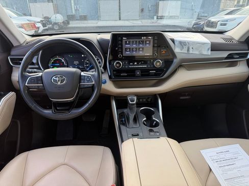 Used 2021 Toyota Highlander XLE FWD image 7