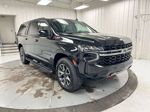 Used 2022 Chevrolet Suburban Z71 w/ Luxury Package AWD/4WD image 2