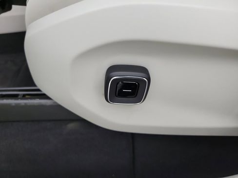 Certified 2025 Volvo EX90 Ultra AWD/4WD image 21