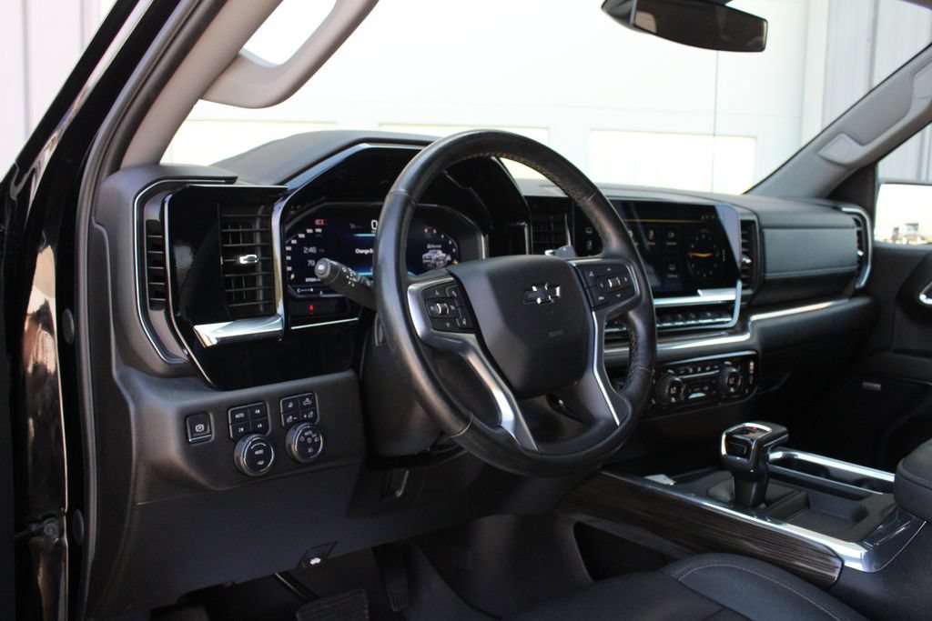 Used 2024 Chevrolet Silverado 1500 RST AWD/4WD image 2