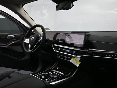 New 2026 BMW X7 xDrive40i w/ Premium Package image 19