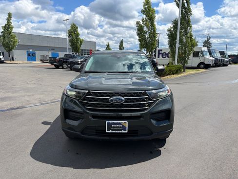 Used 2023 Ford Explorer XLT AWD/4WD image 2
