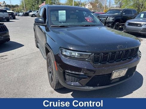 Used 2023 Jeep Grand Cherokee Limited w/ Luxury Tech Group II image 10