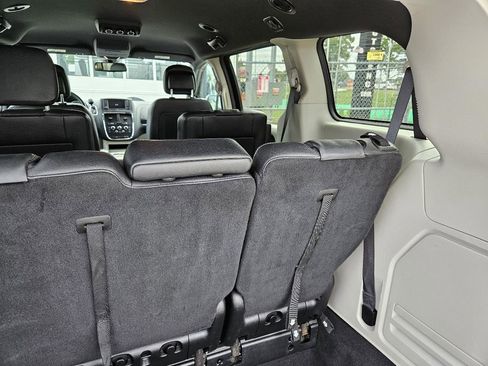 Used 2019 Dodge Grand Caravan SXT FWD image 23