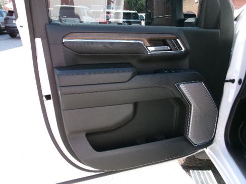 Used 2024 Chevrolet Silverado 2500 High Country w/ High Country Premium Package AWD/4WD image 20