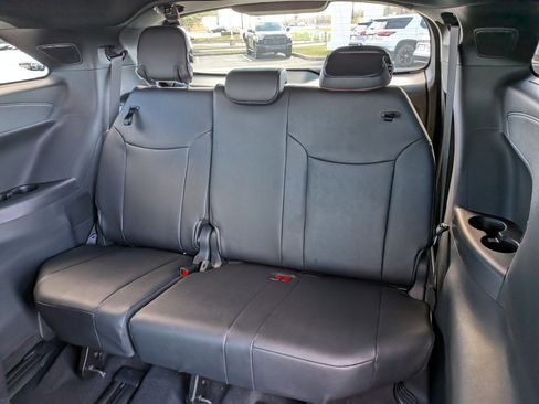 Used 2025 Toyota Sienna XSE w/ XSE Premium Package image 22