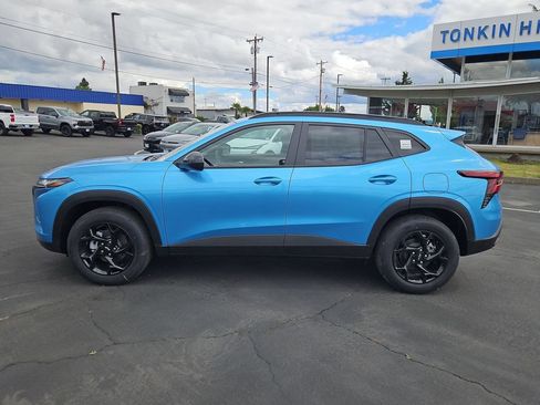 New 2026 Chevrolet Trax LT w/ Midnight Edition FWD image 3