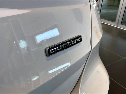 Certified 2024 Audi Q3 2.0T Premium w/ Convenience Package AWD/4WD image 10