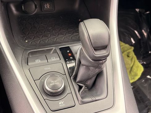 Used 2023 Toyota RAV4 LE AWD/4WD image 22