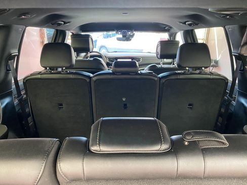 Used 2024 Jeep Wagoneer Series II w/ Flexible Seating Group RWD image 15
