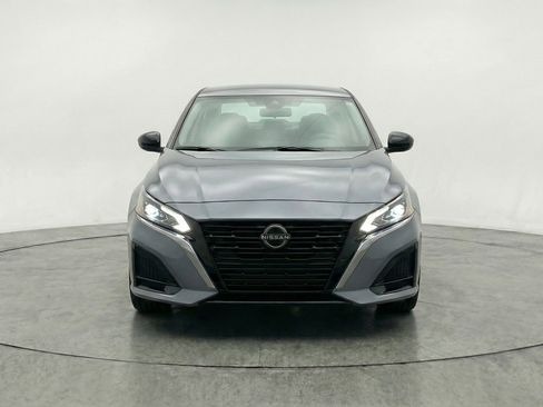 Used 2025 Nissan Altima 2.5 SV image 2