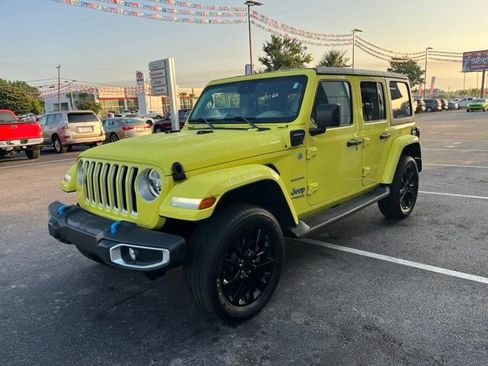 Used 2022 Jeep Wrangler Unlimited Sahara w/ Safety Group AWD/4WD image 36