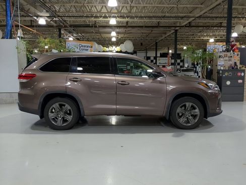Used 2017 Toyota Highlander Limited Platinum w/ Protection Package #3 image 6
