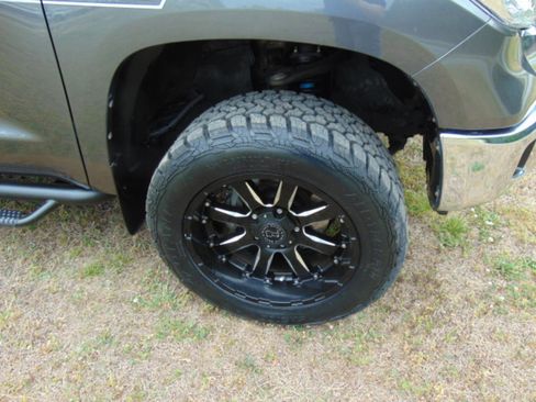 Used 2015 Toyota Tundra SR5 w/ TRD Off Road Package AWD/4WD image 9