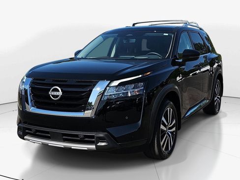 Used 2024 Nissan Pathfinder Platinum w/ Cargo Package image 7