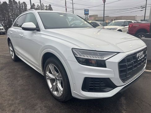 Used 2022 Audi Q8 Premium Plus w/ Premium Plus Package image 3