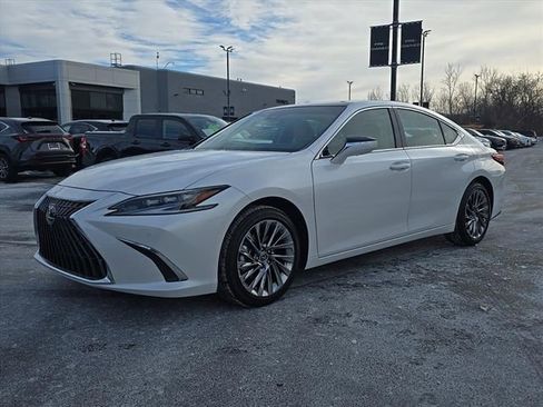 New 2025 Lexus ES 350 Ultra Luxury image 3