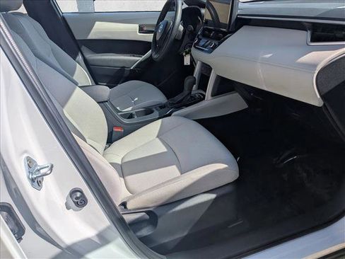 Certified 2024 Toyota Corolla Cross L image 21