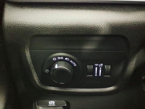 Used 2025 Jeep Grand Cherokee Altitude RWD image 22