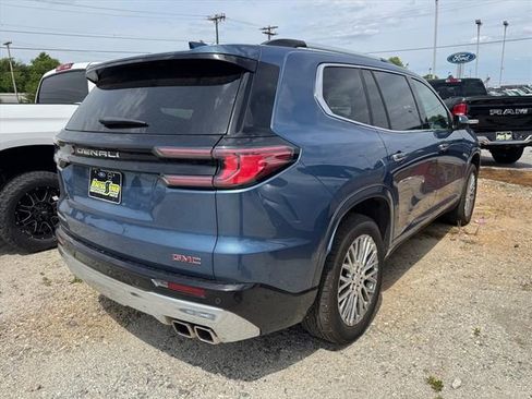 Used 2025 GMC Acadia Denali FWD image 5