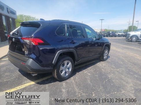 Used 2025 Toyota RAV4 XLE AWD/4WD image 5