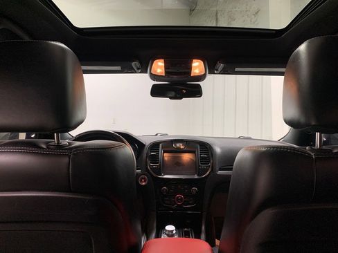 Used 2018 Chrysler 300 S image 19