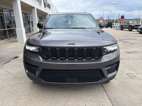 Used 2024 Jeep Grand Cherokee Altitude RWD image 8