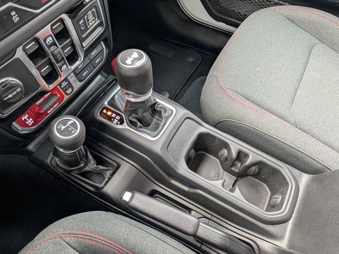 Used 2024 Jeep Wrangler Rubicon image 18