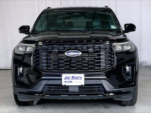 Used 2025 Ford Explorer ST-Line image 3