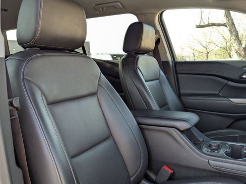 Used 2023 GMC Acadia SLT image 31