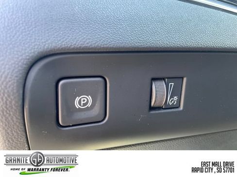 Used 2023 Buick Enclave Essence w/ Experience Buick Package AWD/4WD image 32